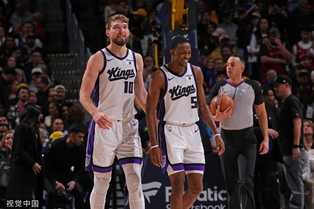 使他们面临 使他们面临